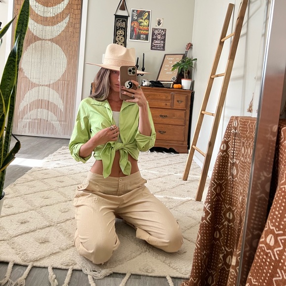 Lime green button up 💚 - Picture 6 of 8